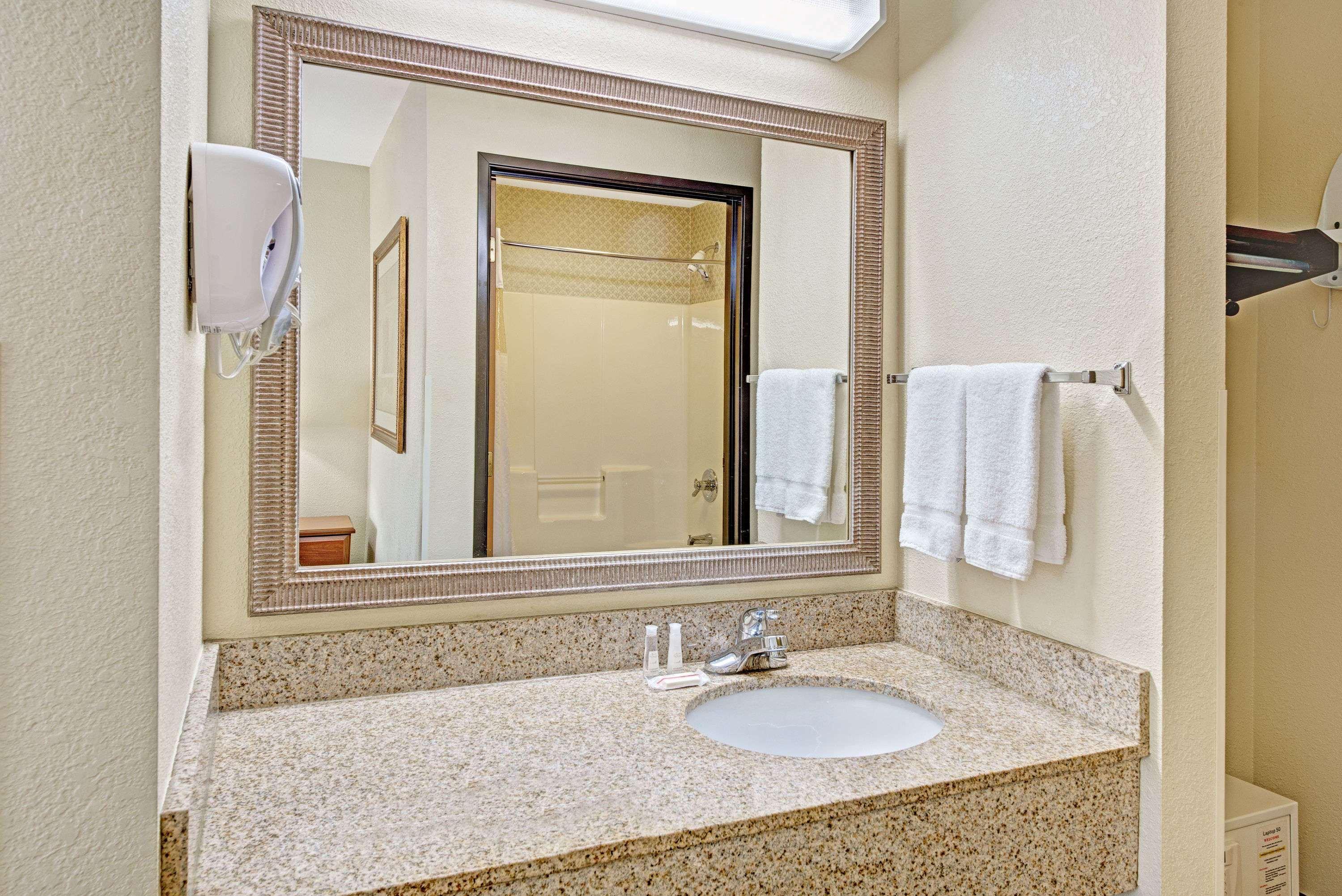 Baymont By Wyndham Indianapolis Hotel Bagian luar foto