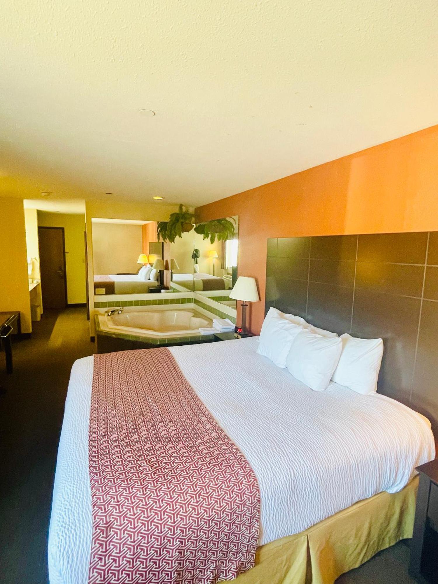 Baymont By Wyndham Indianapolis Hotel Bagian luar foto