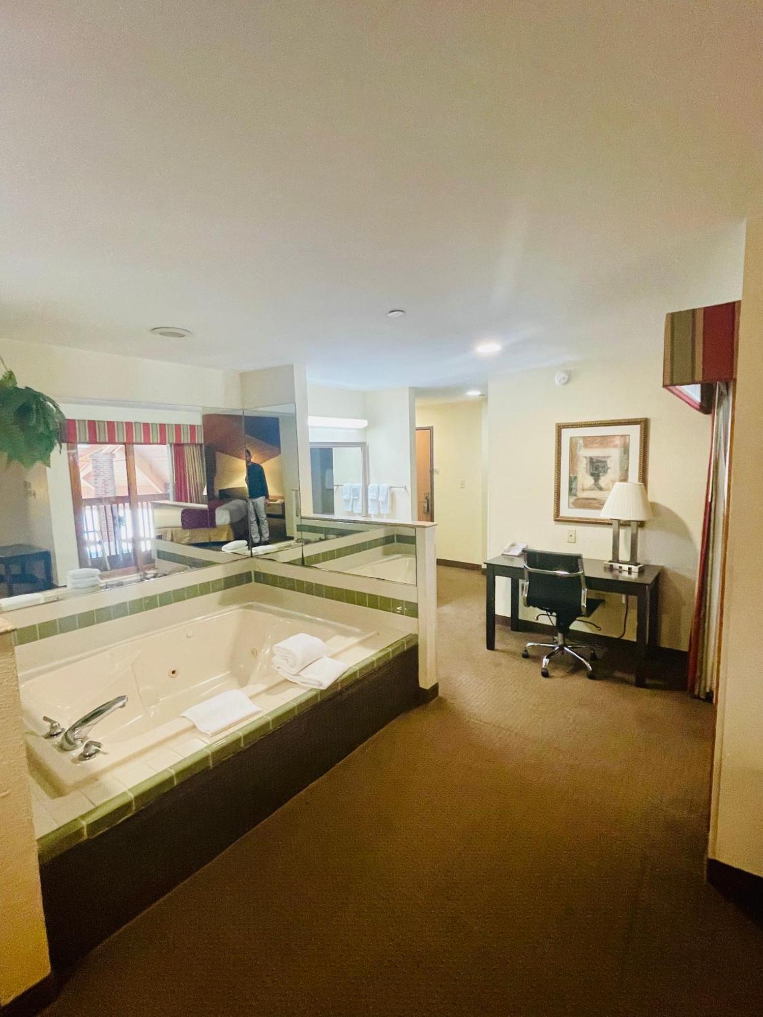 Baymont By Wyndham Indianapolis Hotel Bagian luar foto