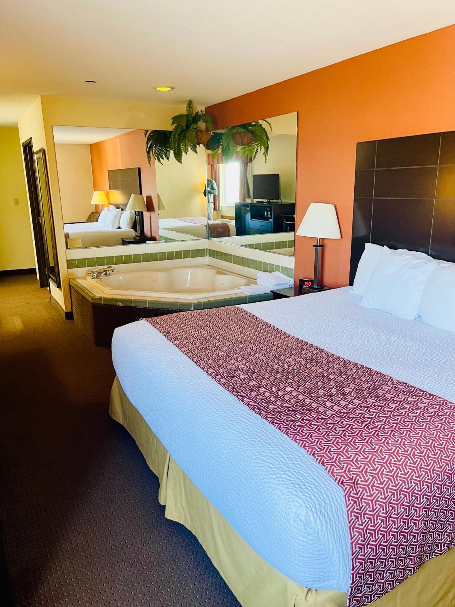 Baymont By Wyndham Indianapolis Hotel Bagian luar foto