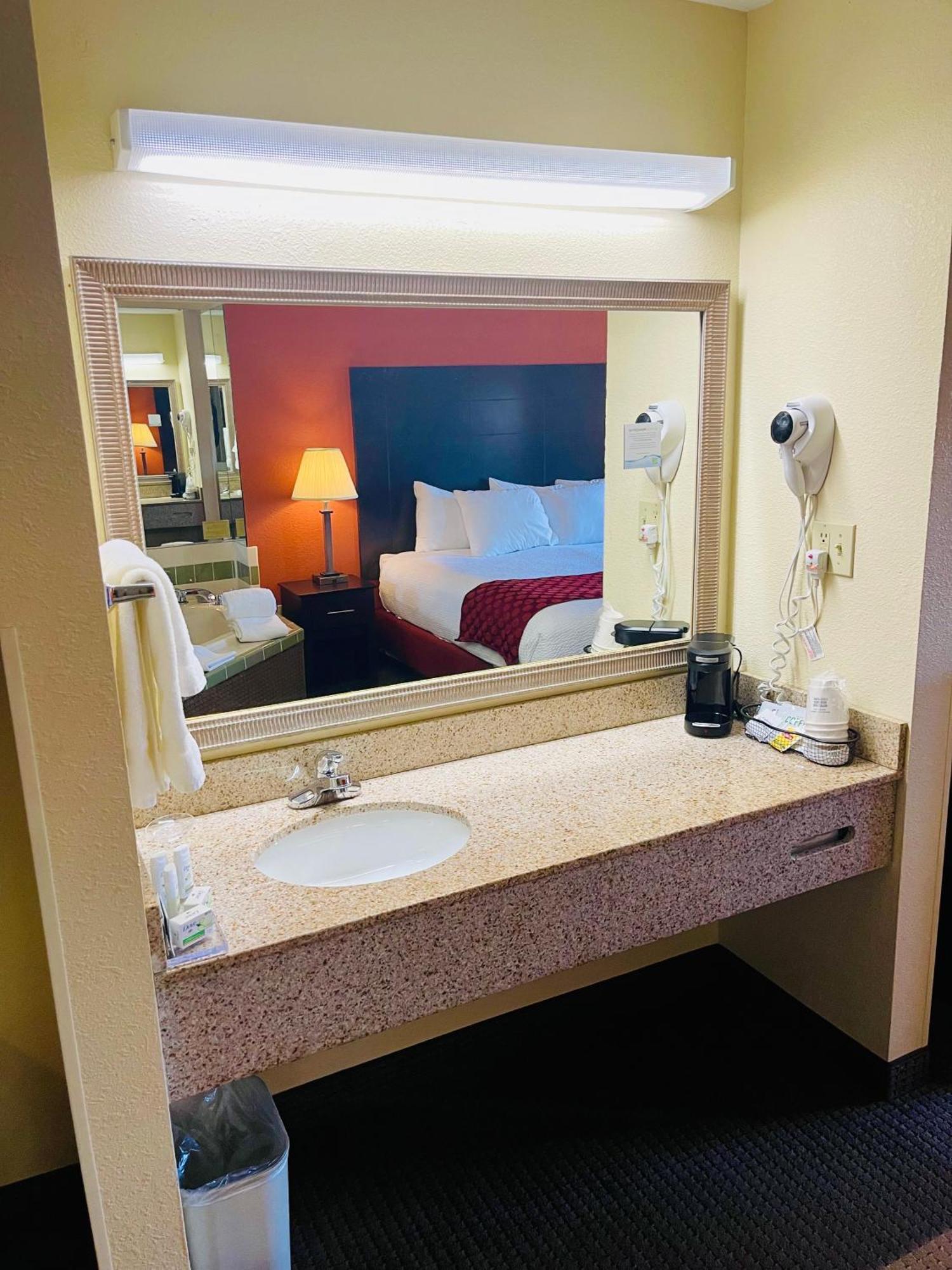 Baymont By Wyndham Indianapolis Hotel Bagian luar foto